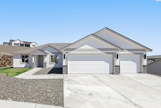 2903 S Osborne St, Kennewick, WA 99338