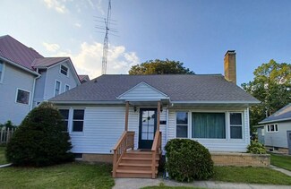 326 5th Ave, Baraboo, WI 53913