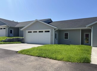 709 Washington St Unit 3, Decorah, IA 52101