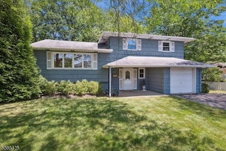 2291 Old Farm Rd, Scotch Plains, NJ 07076