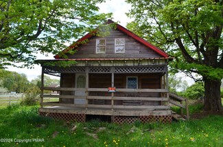 2766 Locust Ridge Rd, Pocono Lake, PA 18347