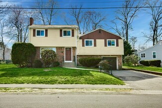 81 Earle St, Norwood, MA 02062