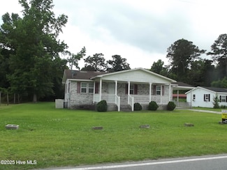 225 W South St, Rose Hill, NC 28458