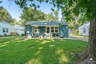 2041 Hayes Dr, Manhattan, KS 66502