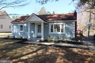 8102 Rugby Rd, Manassas Park, VA 20111