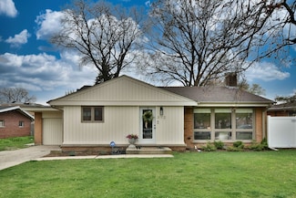 312 E Huntington Ln, Elmhurst, IL 60126