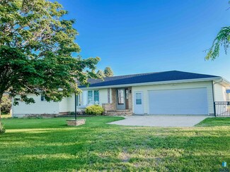 515 151st St, Luverne, MN 56156