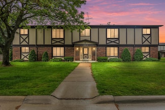 22811 Grove St Unit 39, Saint Clair Shores, MI 48080