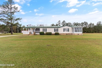 51 Shaw Rd, Riegelwood, NC 28456