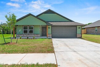 4605 Lincoln St, Harrah, OK 73045