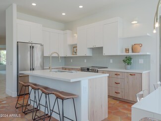 3929 E Carter Dr, Phoenix, AZ 85042