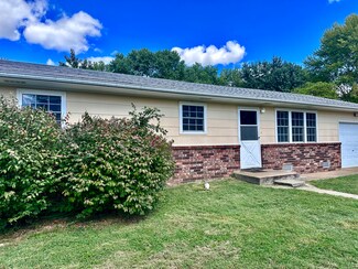 621 W Elm St, Aurora, MO 65605