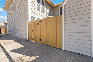 2101 Barak Ln Unit 14, Bryan, TX 77802