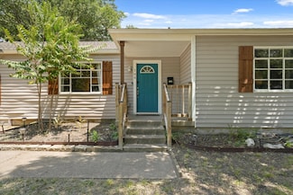 106 Nichols St, Irving, TX 75060