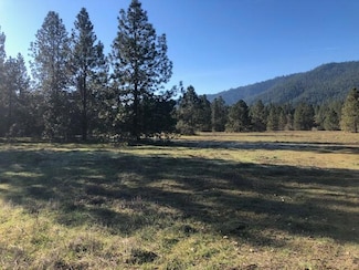 1105 Pine Grove Rd, Rogue River, OR 97537