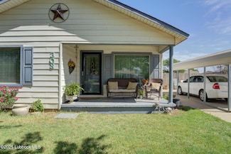308 W 13th St, Hale Center, TX 79041