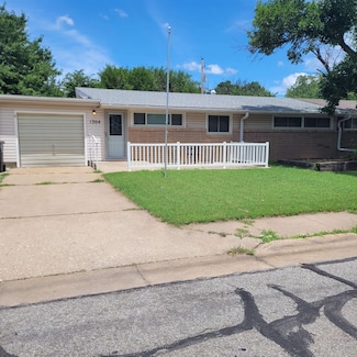 1304 Fairway St, Salina, KS 67401