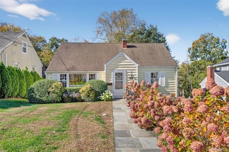 24 Beverly Rd, Mount Kisco, NY 10549