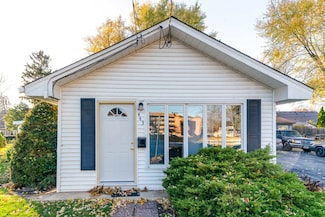 443 N Main St, Wauconda, IL 60084