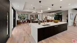 505 S Barrington Ave Unit 100, Los Angeles, CA 90049