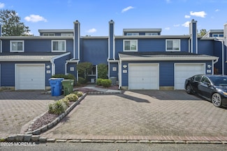 26 Rambling Meadow Ct, Tinton Falls, NJ 07724