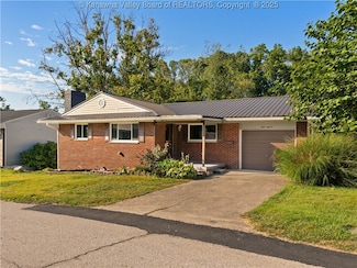 411 Circle Dr, Hurricane, WV 25526