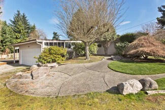 8712 NE 11th St, Medina, WA 98039