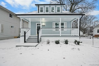 21902 Ridgeway St, Saint Clair Shores, MI 48080
