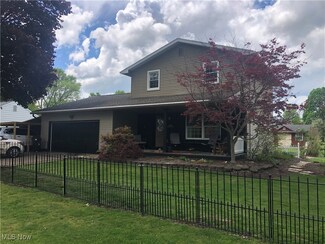 470 4th St NE, New Philadelphia, OH 44663
