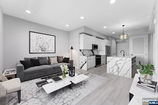 187 Culver Ave Unit 404, Jersey City, NJ 07305