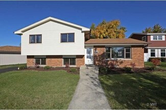 8840 Hickory Dr, Orland Hills, IL 60487