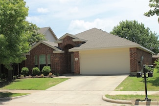 2044 Lake Trail Dr, Heartland, TX 75126