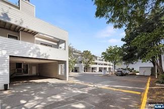 766 Spinnaker Ct Unit 11A, Secaucus, NJ 07094