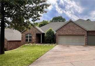 4249 N Meadow View Dr, Fayetteville, AR 72703