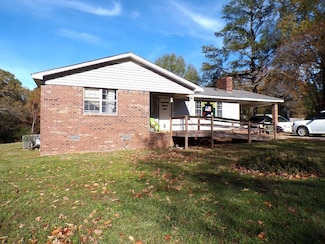13 Lakeview Dr, Selmer, TN 38375