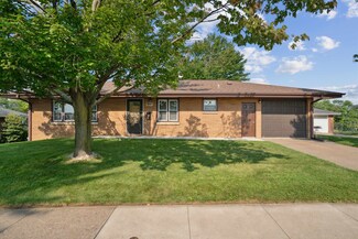 2885 Oak Crest Dr, Dubuque, IA 52001