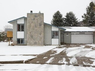 1014 Constitution Dr, Bismarck, ND 58501