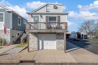 9 8th Ave, East Rockaway, NY 11518