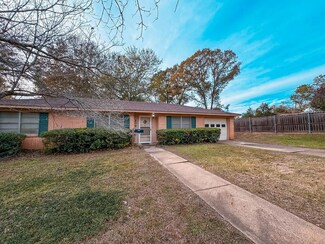 109 Drexel St, Palestine, TX 75803