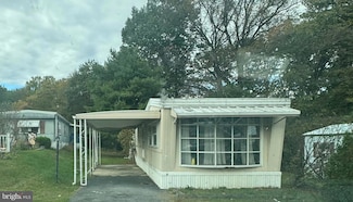 12 E Zimmer Dr, Walnutport, PA 18088