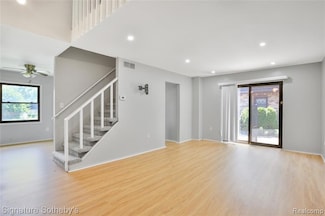 5025 Crooks Rd Unit 42, Royal Oak, MI 48073