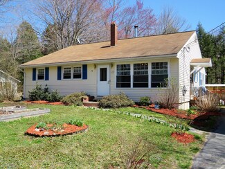 43 Pennwood Rd, Winthrop, ME 04364