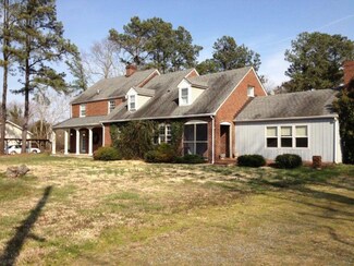 304 N Main St, Clover, VA 24534