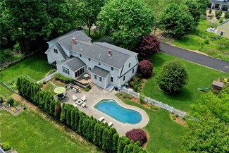 10 Acacia Rd, Bristol, RI 02809