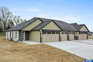 9130 Hillcrest Trail, Lincoln, NE 68520