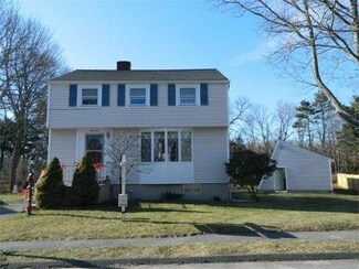 17 Hiawatha Rd, Woburn, MA 01801