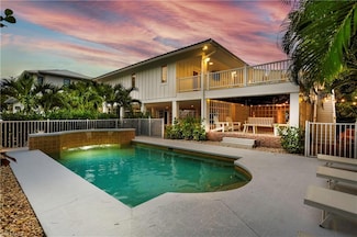 370 6th Ave S, Naples, FL 34102