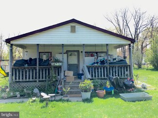 12437 Popes Head Rd, Clifton, VA 20124