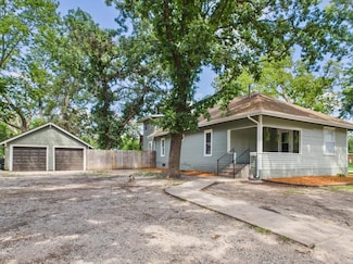 405 Walnut St, Halstead, KS 67056