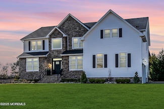 8 Northfield Ct, Freehold, NJ 07728
